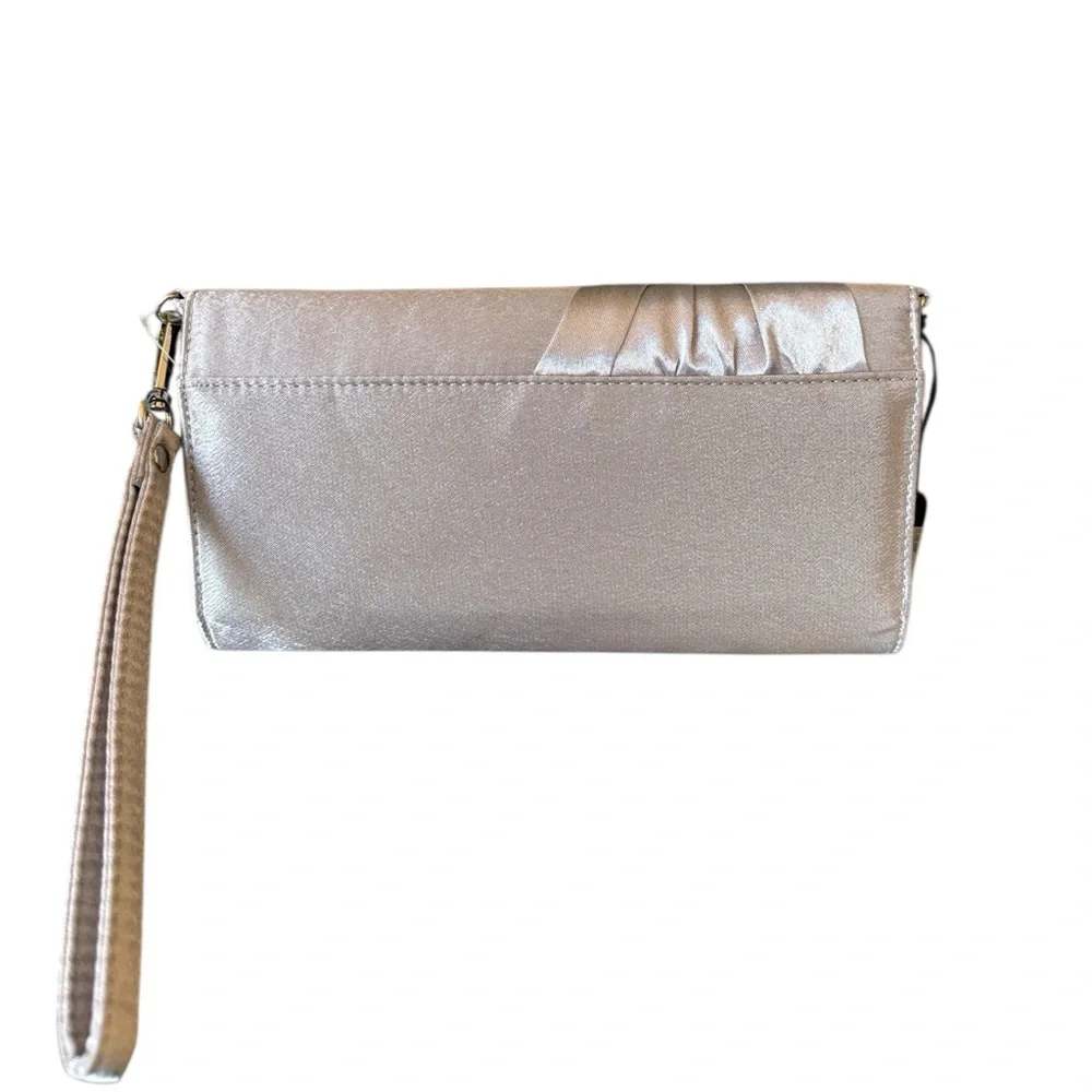 RSVP Silver Wristlet Evening Purse with Removable Silver Chain Strap NWT